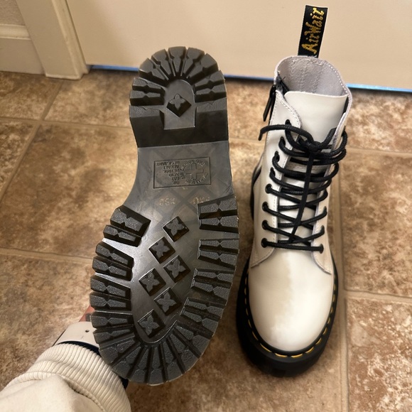 Dr. Martens white Jadon Smooth Leather Platform Boots. Women’s size 6 - Picture 6 of 6